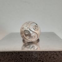 hohlmontierter Ringkopf mit Bel&ouml;tungen in Silber